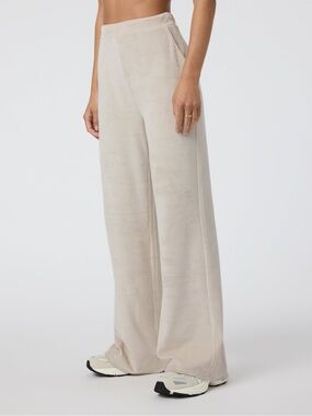 Vuori Haven Wideleg Pants Size Small in Suede